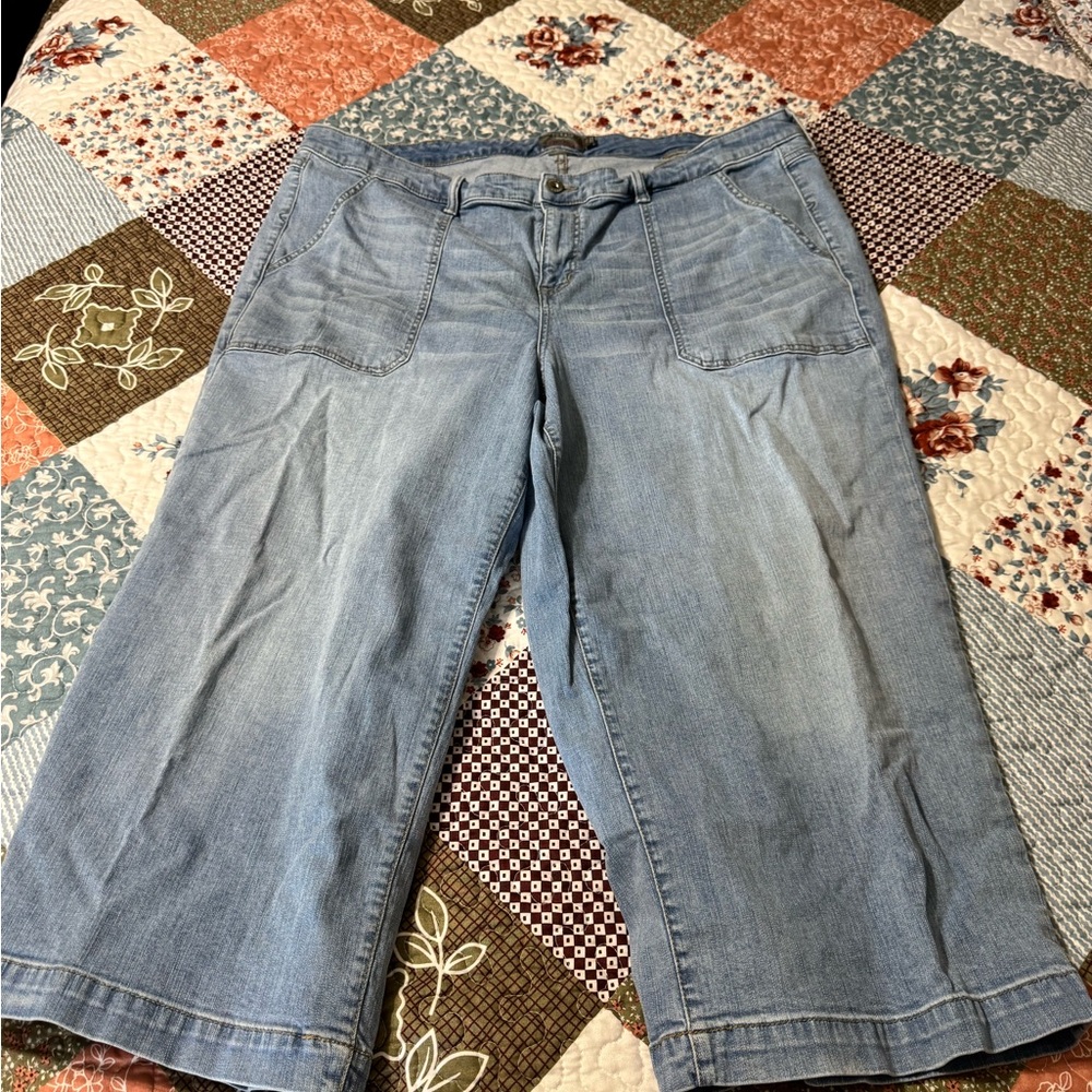 Torrid Light Blue Cropped Jeans